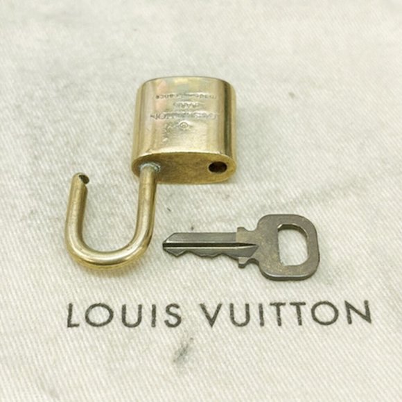 LOUIS VUITTON LV 10 SET PADLOCK KEY CHARM CADENA GOLD-PLATED FRANCE 36JF464 - Picture 4 of 4